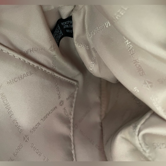 Authentic Michael Kors Cindy LG Dome leather crossbody bag purse ~ - Picture 3 of 16